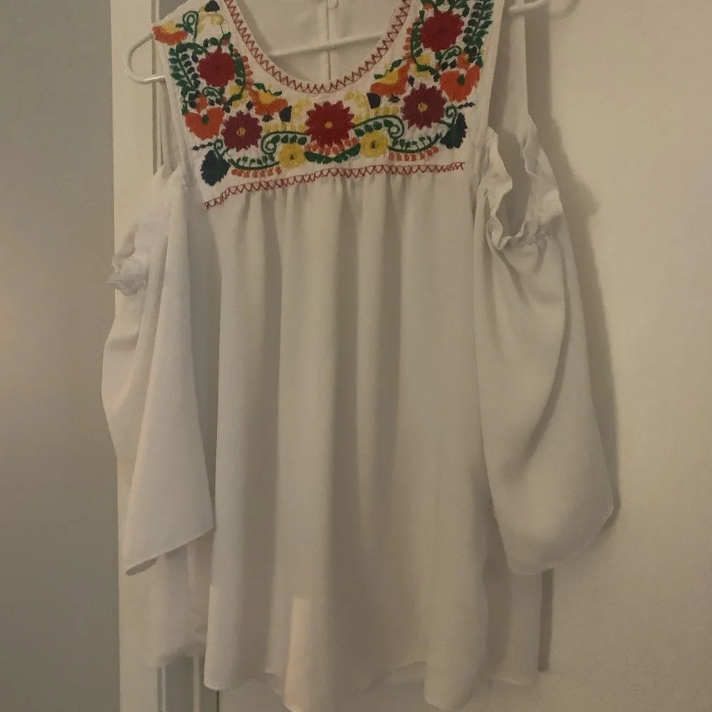Cold shoulder - Picture 2 of 3